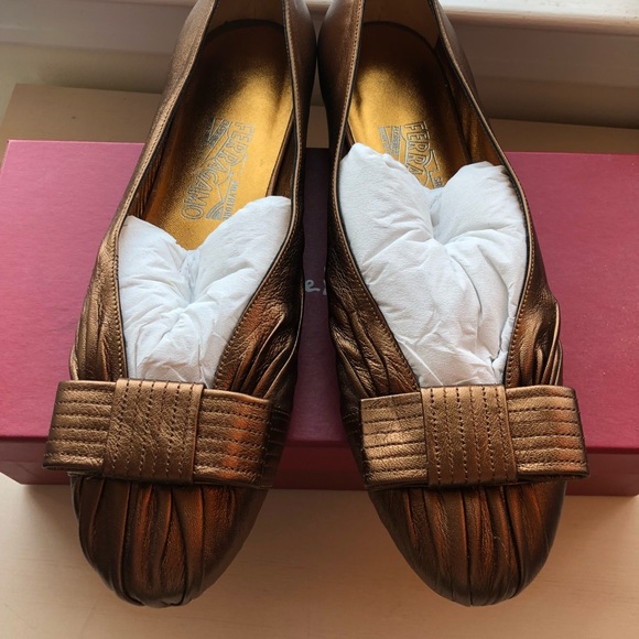 Salvatore Ferragamo Regale bronze flats - Picture 4 of 12